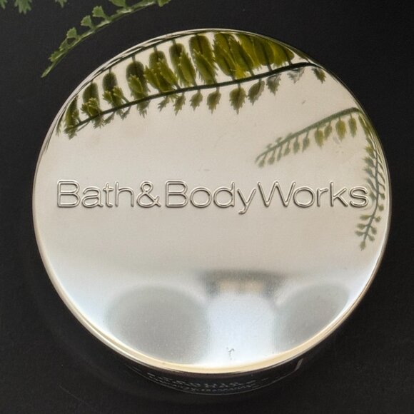 BBW Vanilla Snowflake Bath & Body Works 3 Wick Candle - Picture 8 of 10